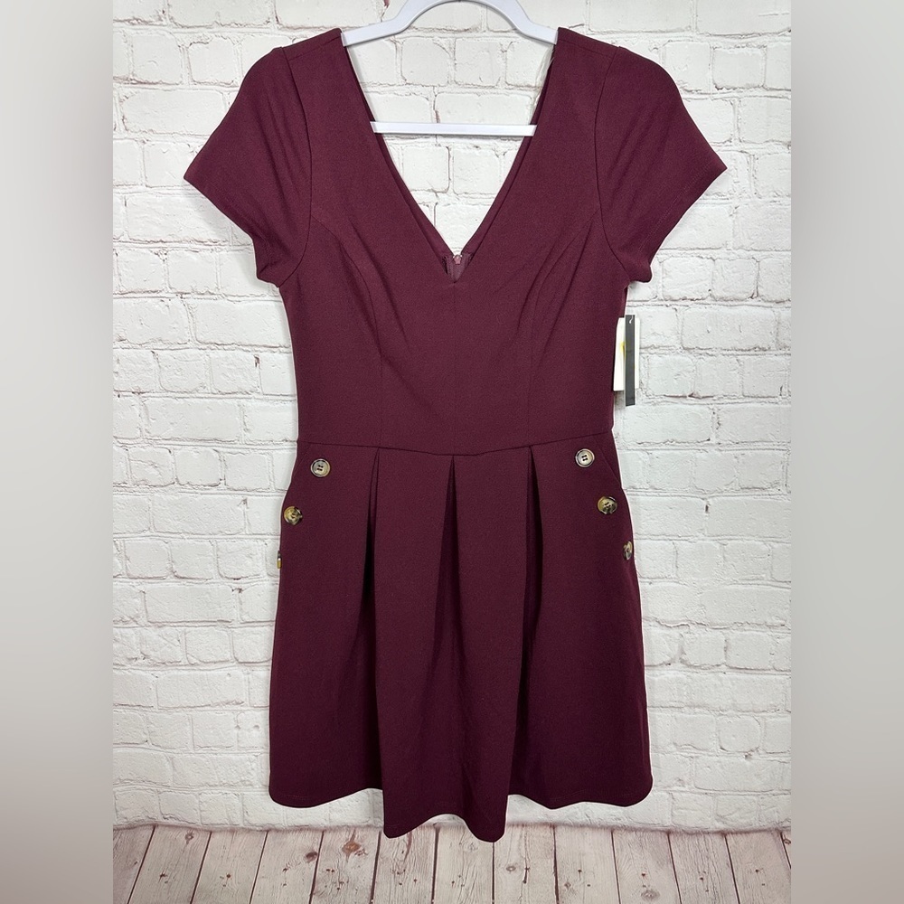 Extraordinary wine short pleated deep V‎ dress, sz M, NWT